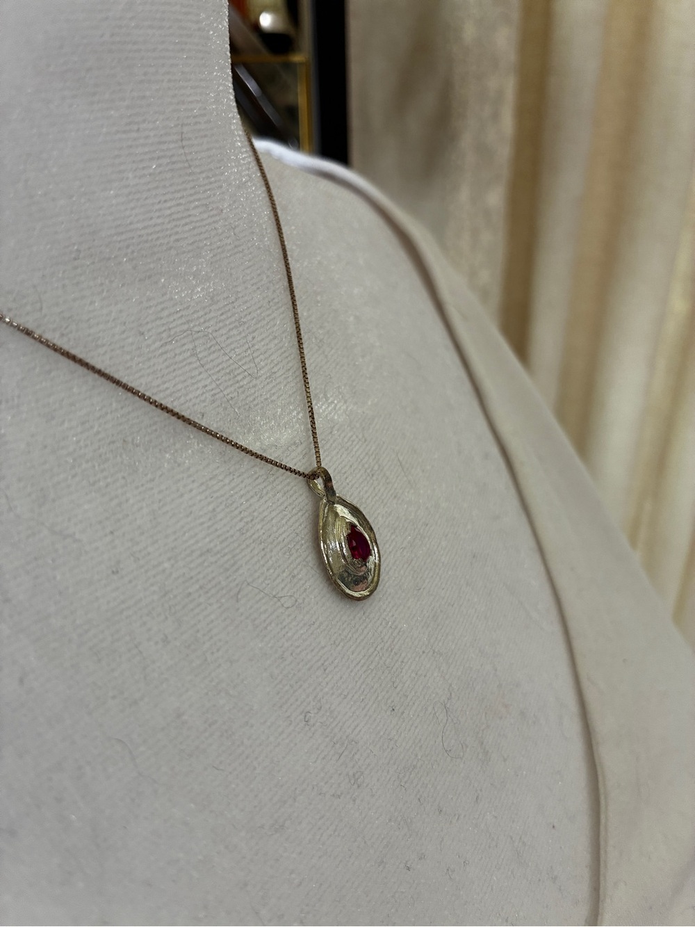Silpada’s Sterling silver Teardrop Pendant Necklace with pink Center crystal.